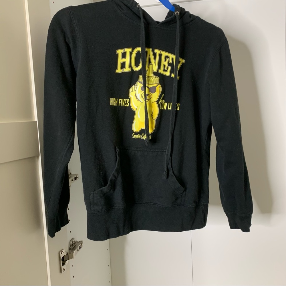 FREE w/ Bundle of 2+ 🌼 Honey Bear Sweatshirt